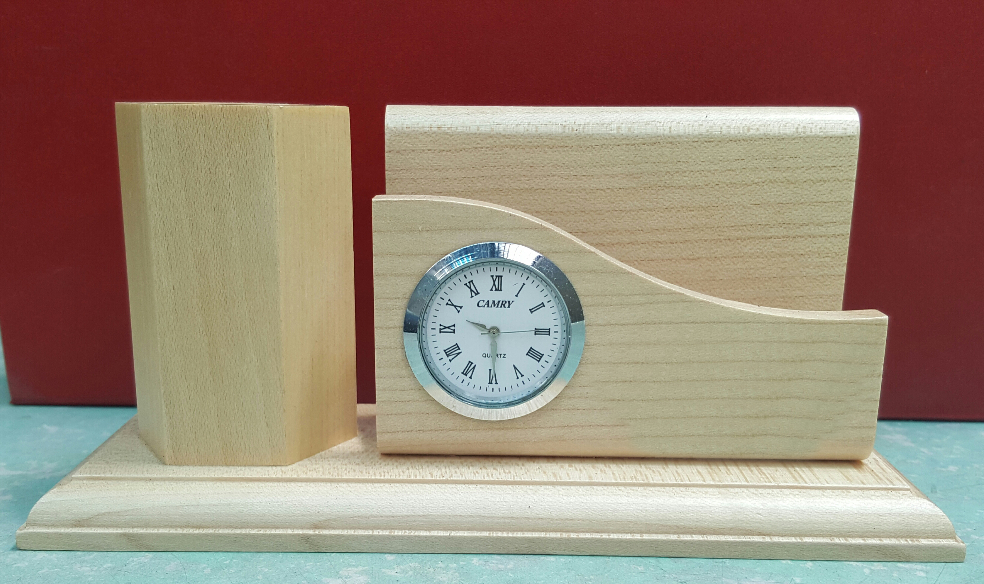 Quà tặng đồng hồ để bàn bằng gỗ